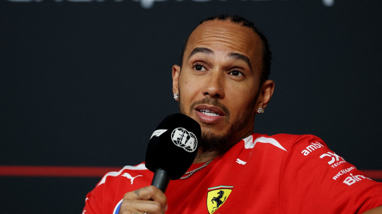 Lewis Hamilton raises suspicions over Mercedes after George Russell dominated Australian qualifying