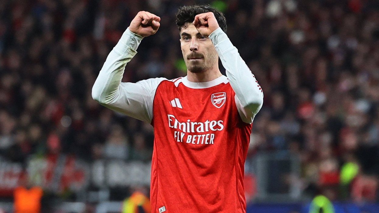 Arsenal score last-gasp penalty to spare blushes in Leverkusen draw
