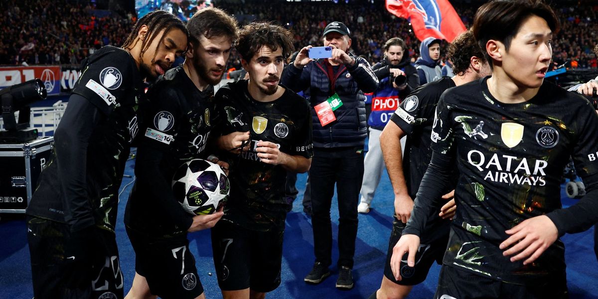 Chelsea capitulate against PSG after defensive howlers to all but end Champions League campaign Chelsea capitulate against PSG after defensive howlers to all but end Champions League campaign