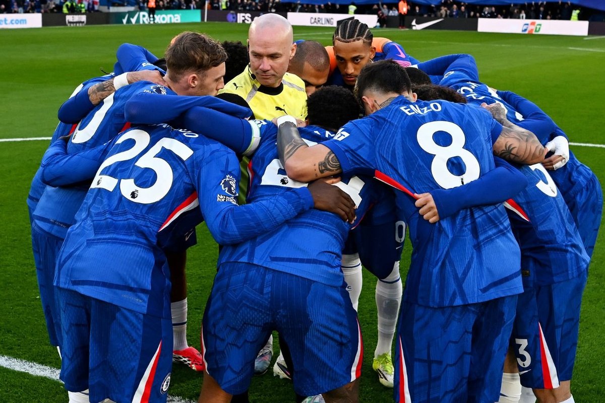 Gary Neville slams Chelsea for 'ridiculous' and 'almost cultish' huddle incident in Newcastle defeat