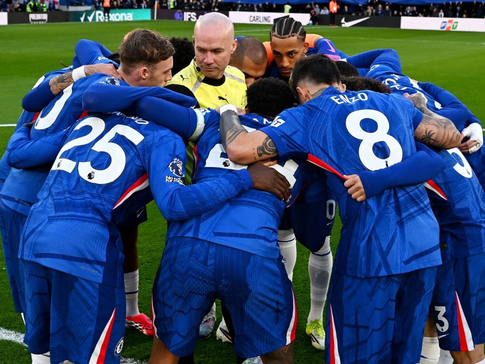 Gary Neville slams Chelsea for 'ridiculous' and 'almost cultish' huddle incident in Newcastle defeat