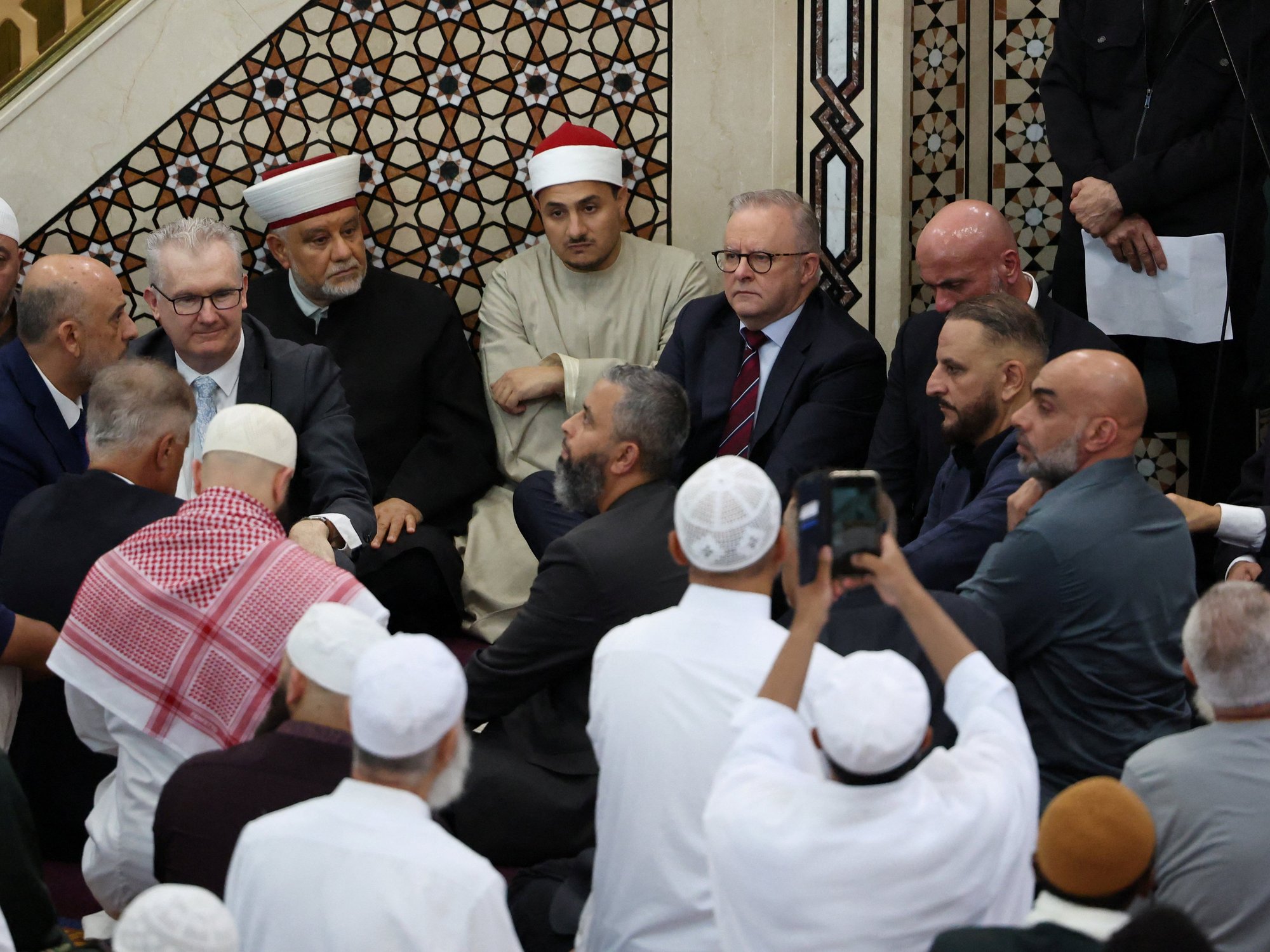 'Putrid dog!' Australian PM chased out of mosque as furious worshippers swarm leader