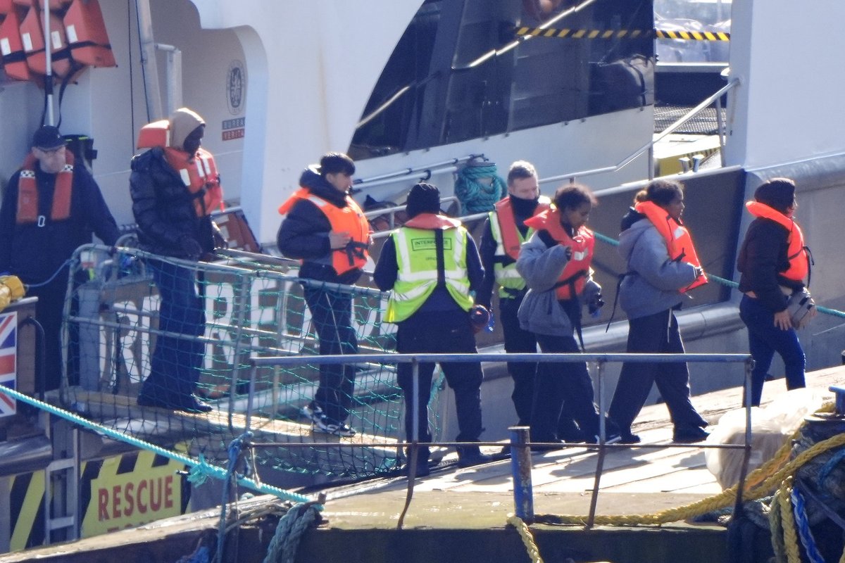 Border Force rush to respond to migrant boats in the Channel as Britain braces for crossings surge in just hours