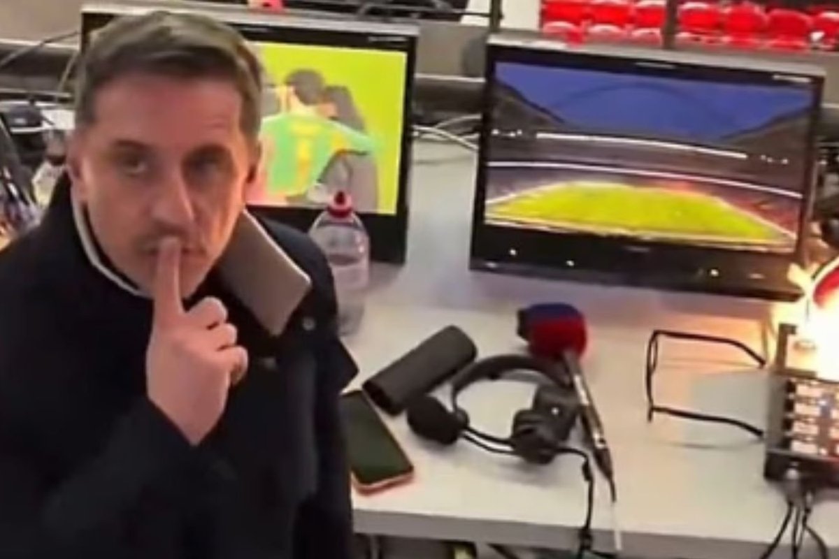 Gary Neville caught on camera responding to Man City fan after being hit with abuse in Carabao Cup final