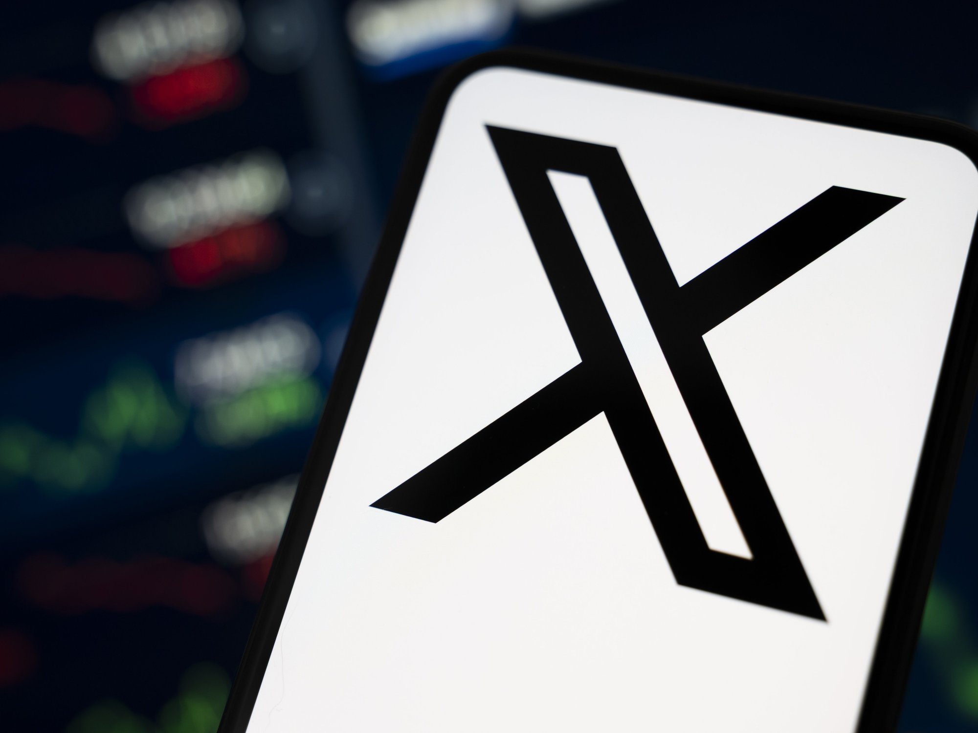 X is DOWN: Thousands of users report issues loading social network in mass outage