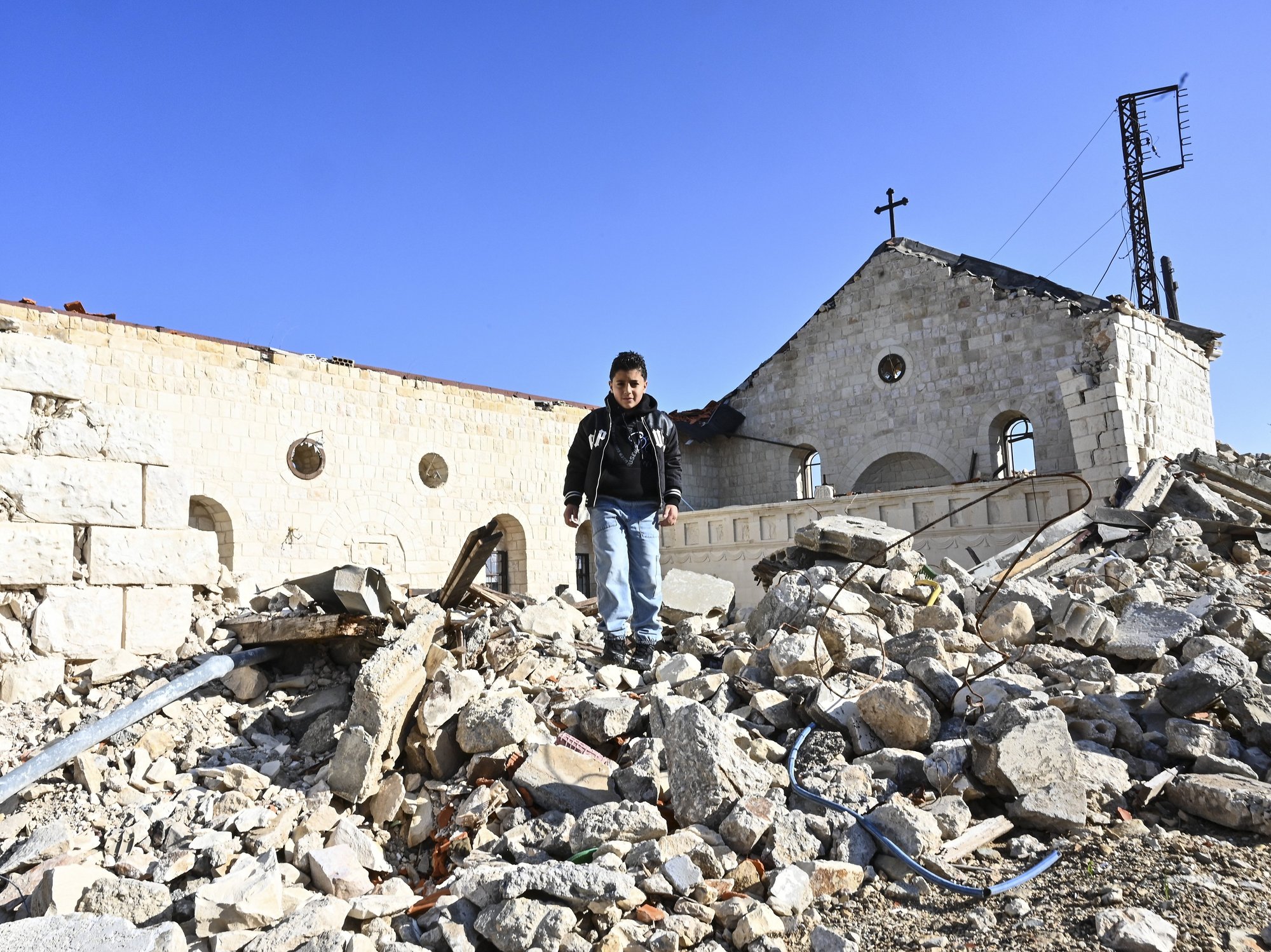 Christians unite with Hezbollah against Isis in Lebanon: 'Stronger relationship than with the Pope!'