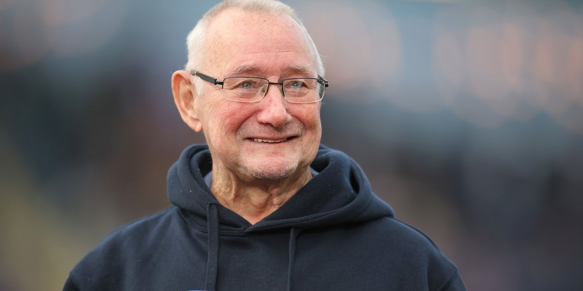 Rob Burrow’s father Geoff dies after period of ill health as Leeds Rhinos lead tributes Rob Burrow’s father Geoff dies after period of ill health as Leeds Rhinos lead tributes