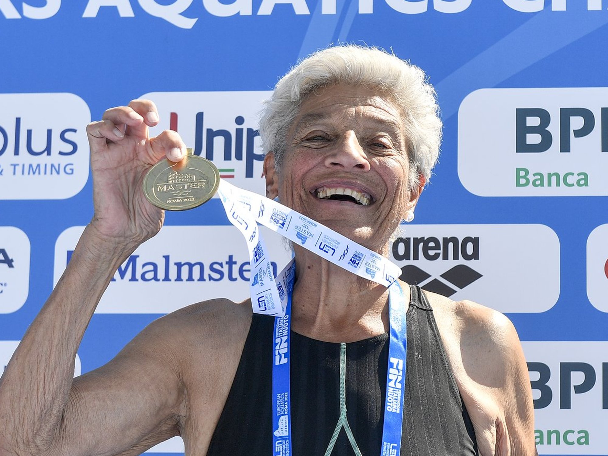 Woman celebrates turning 95 by lighting up swimming competition with five world records