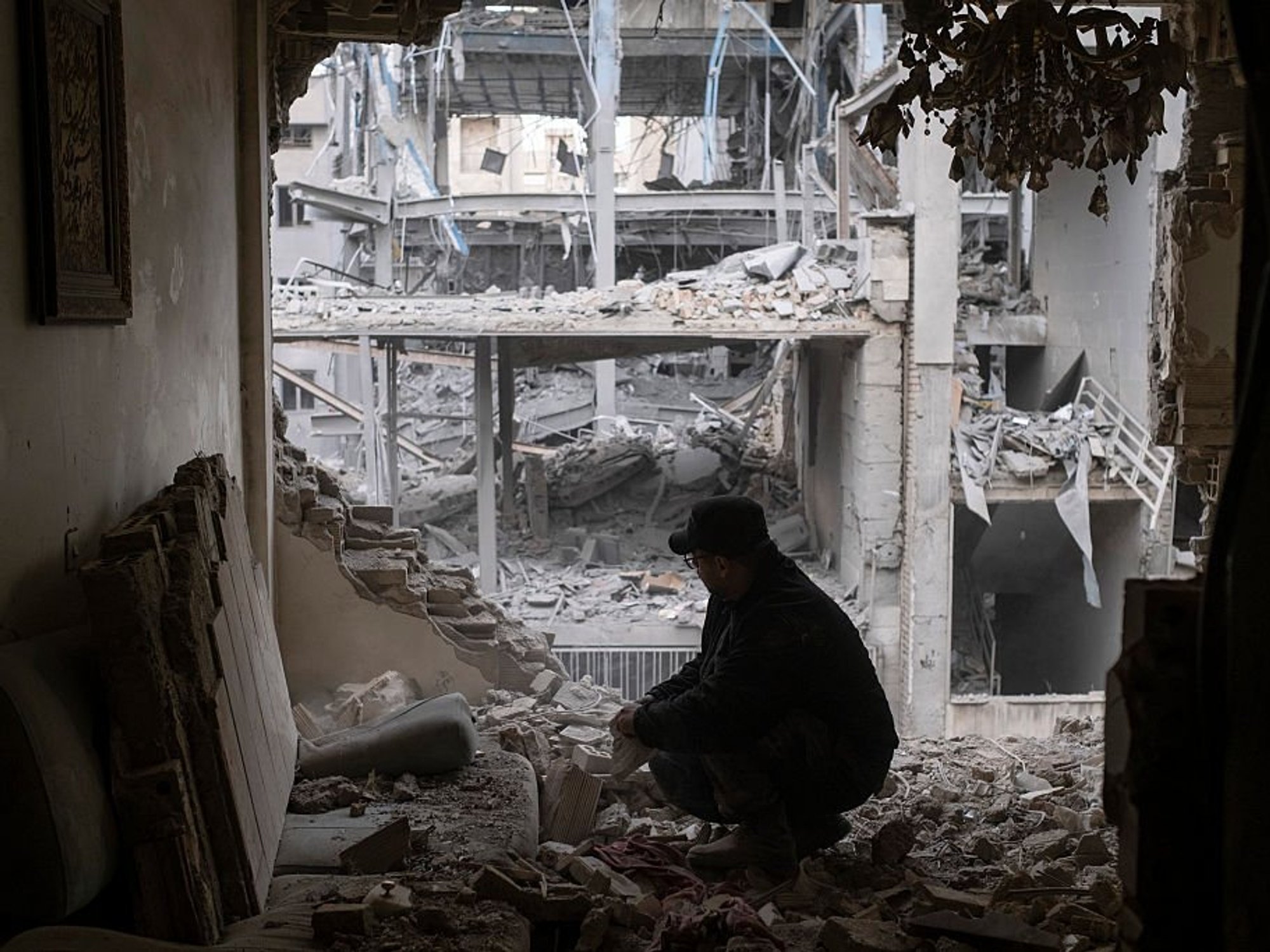 Iranian dissident risks life to send powerful message to Keir Starmer from inside war-torn country