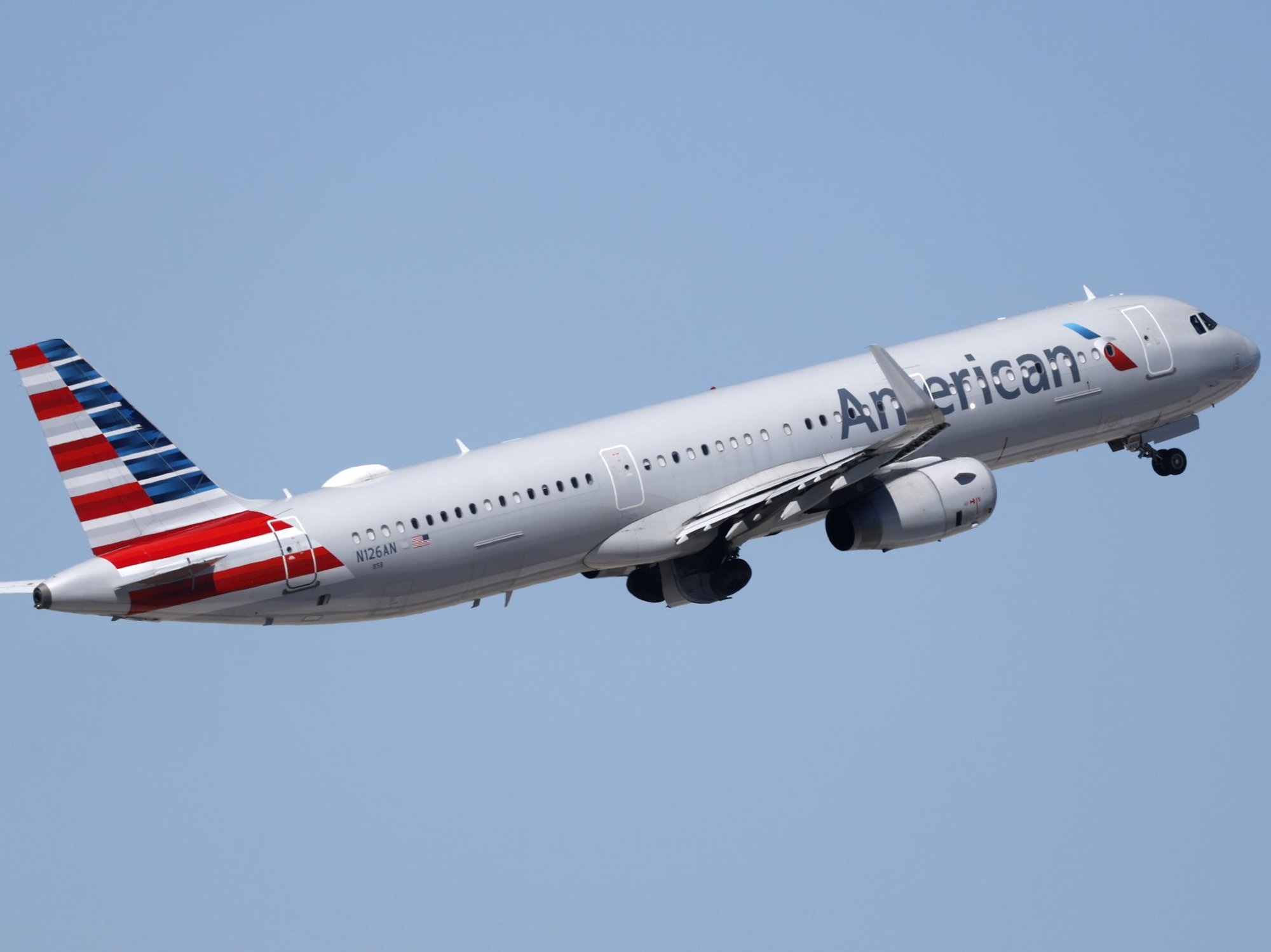 American Airlines flight forced to make emergency landing after passenger 'threatens to blow up plane'