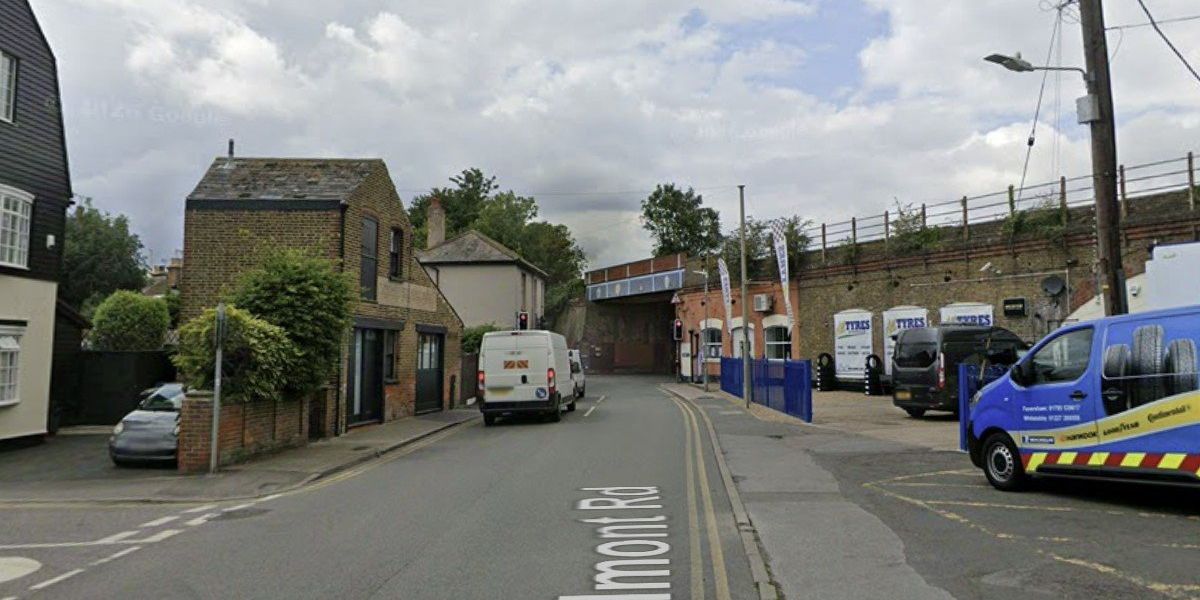 Man, 19, stabbed to death in Kent seaside town in ‘extremely shocking and upsetting’ attack Man, 19, stabbed to death in Kent seaside town in ‘extremely shocking and upsetting’ attack