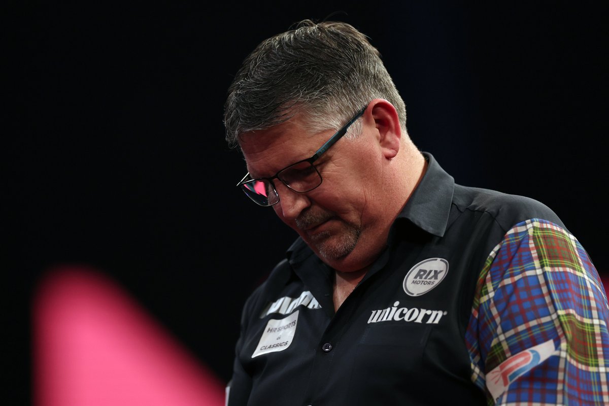 Darts legend Gary Anderson ponders European Tour boycott over passport issue: 'I can't do that'