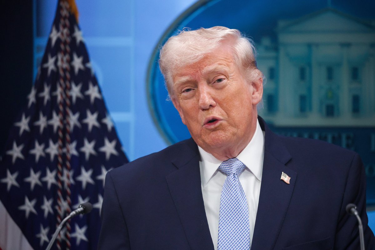 Donald Trump threatens journalist with prison sentence if they don't name 'sick Iran leaker'