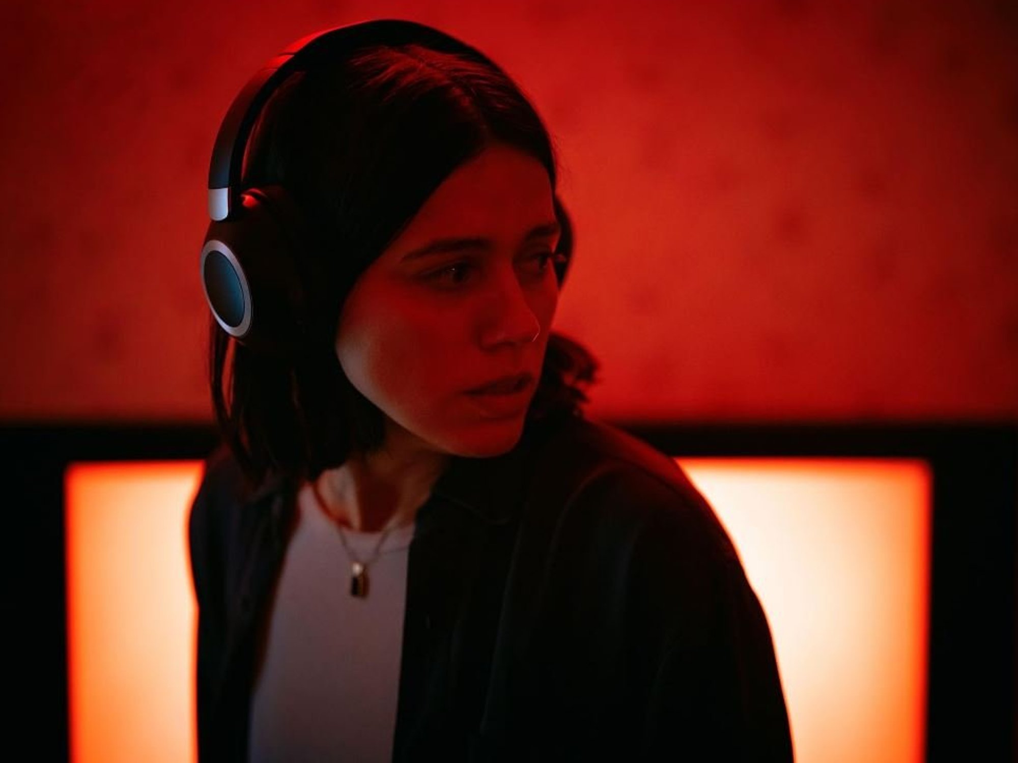 Podcast horror Undertone's attempt to beam in a new era for the genre ends up a skippable misfire...