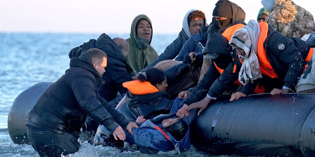 French police stand watching people pile onto small boats just days after pocketing over £16million from UK taxpayers French police stand watching people pile onto small boats just days after pocketing over £16million from UK taxpayers