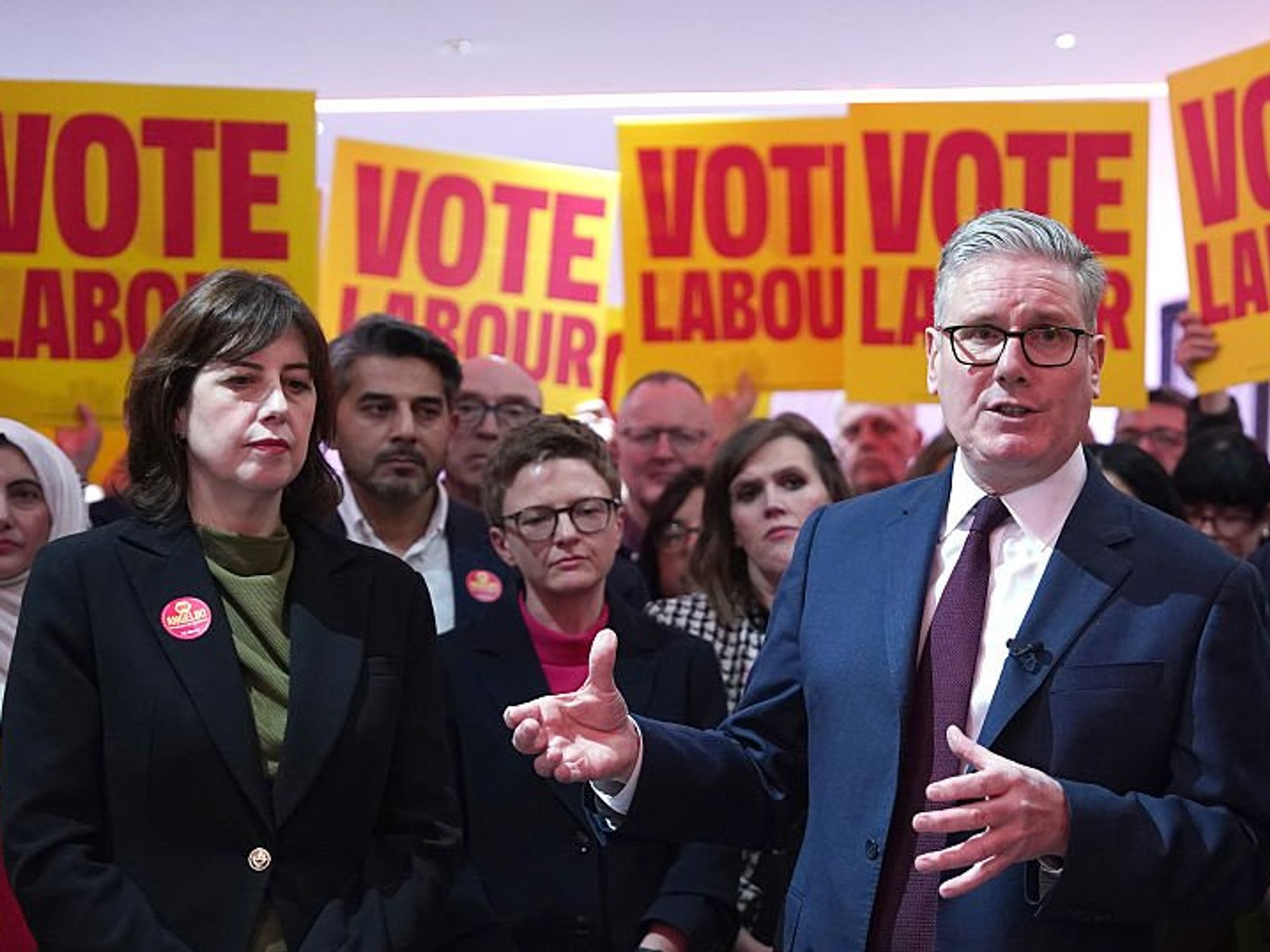 Labour's Deputy Leader urges colleagues not to plunge party into 'nasty and bloody internal conte...