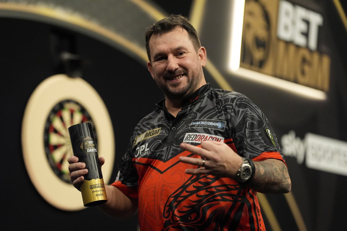 Jonny Clayton sends message to Luke Littler after darts fans booed teenage sensation