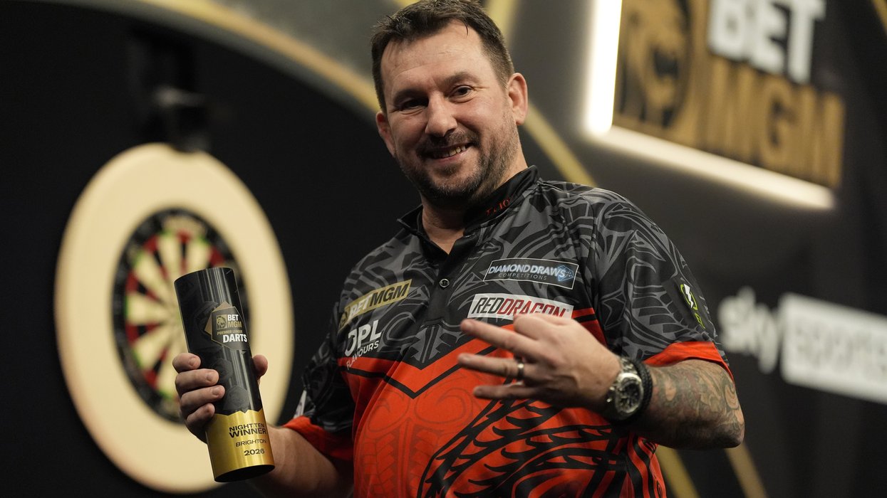 Jonny Clayton sends message to Luke Littler after darts fans booed teenage sensation