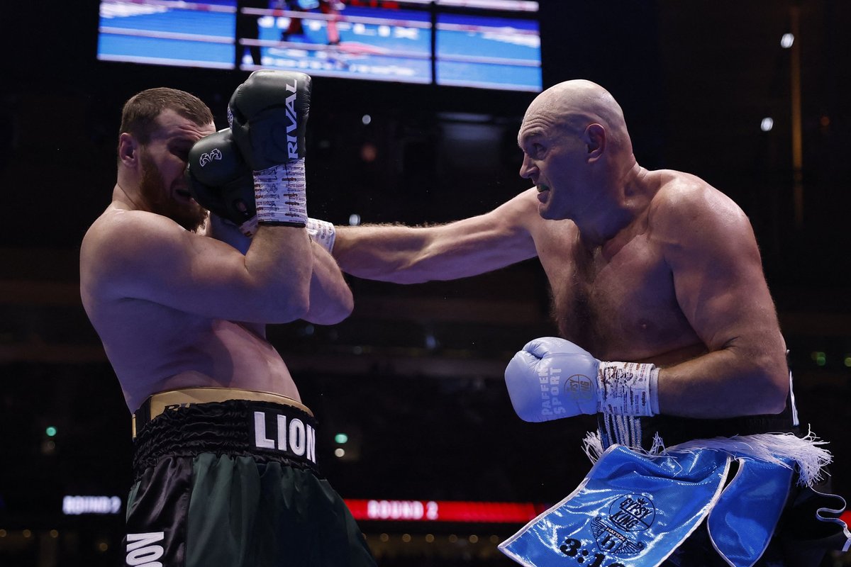 Tyson Fury beats Arslanbek Makhmudov on points as Anthony Joshua rejects ringside request