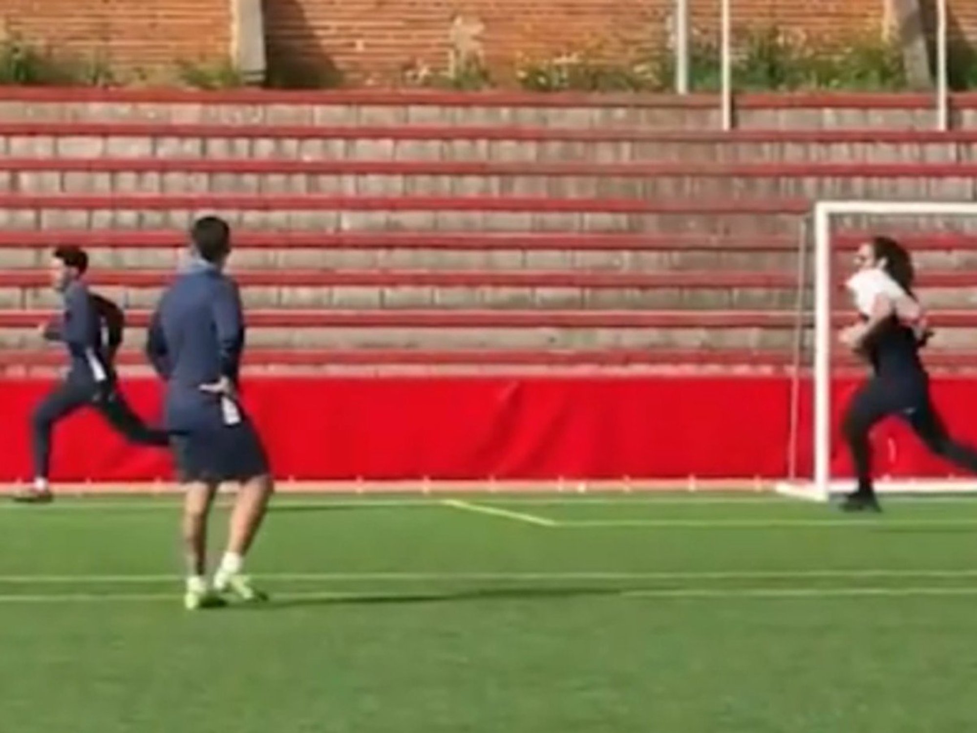 Football president quits after chasing Muslim players with leg of ham