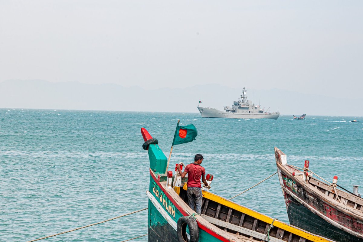 Hundreds of migrants missing after boat capsizes in Indian Ocean