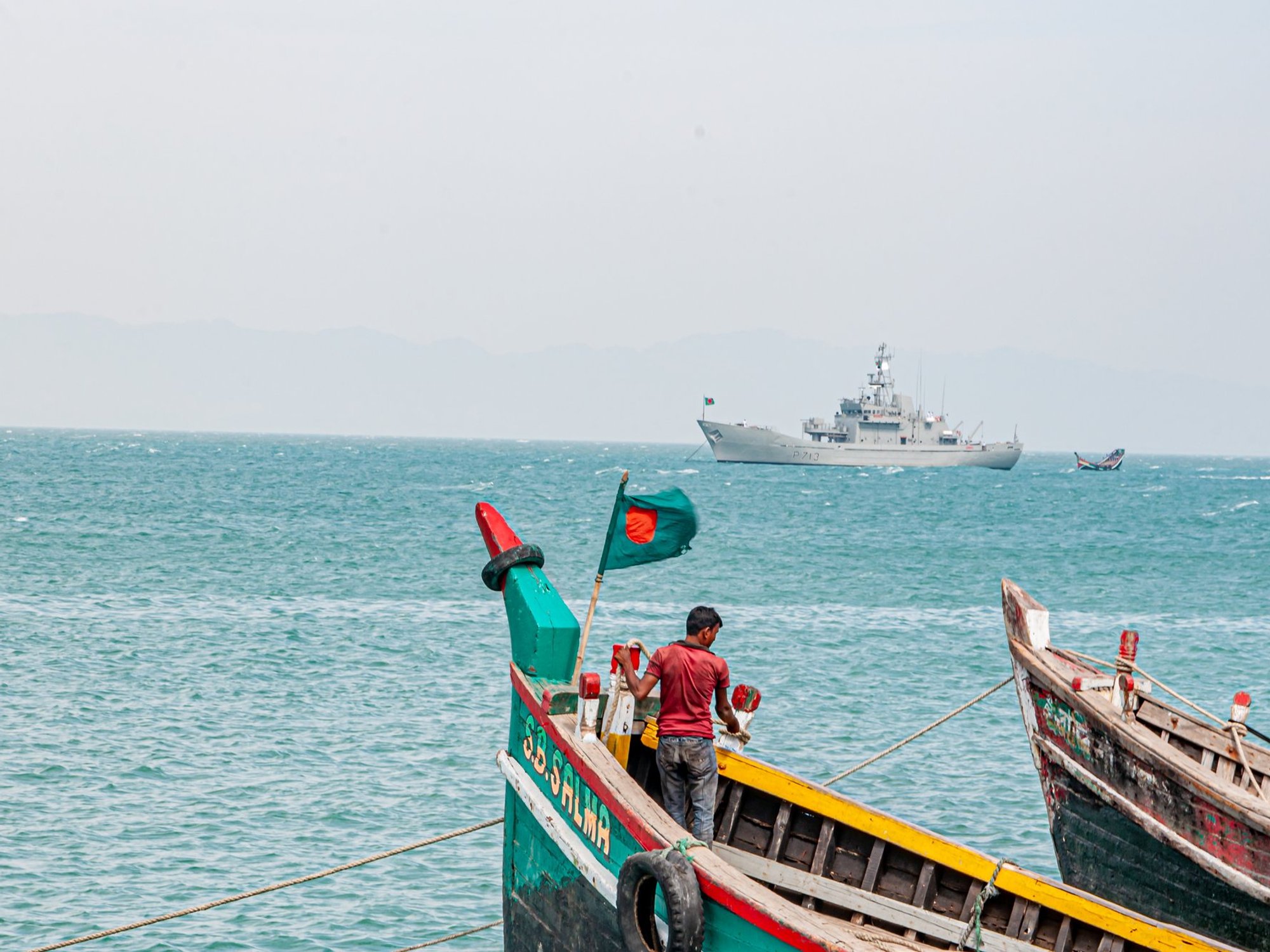 Hundreds of migrants missing after boat capsizes in Indian Ocean