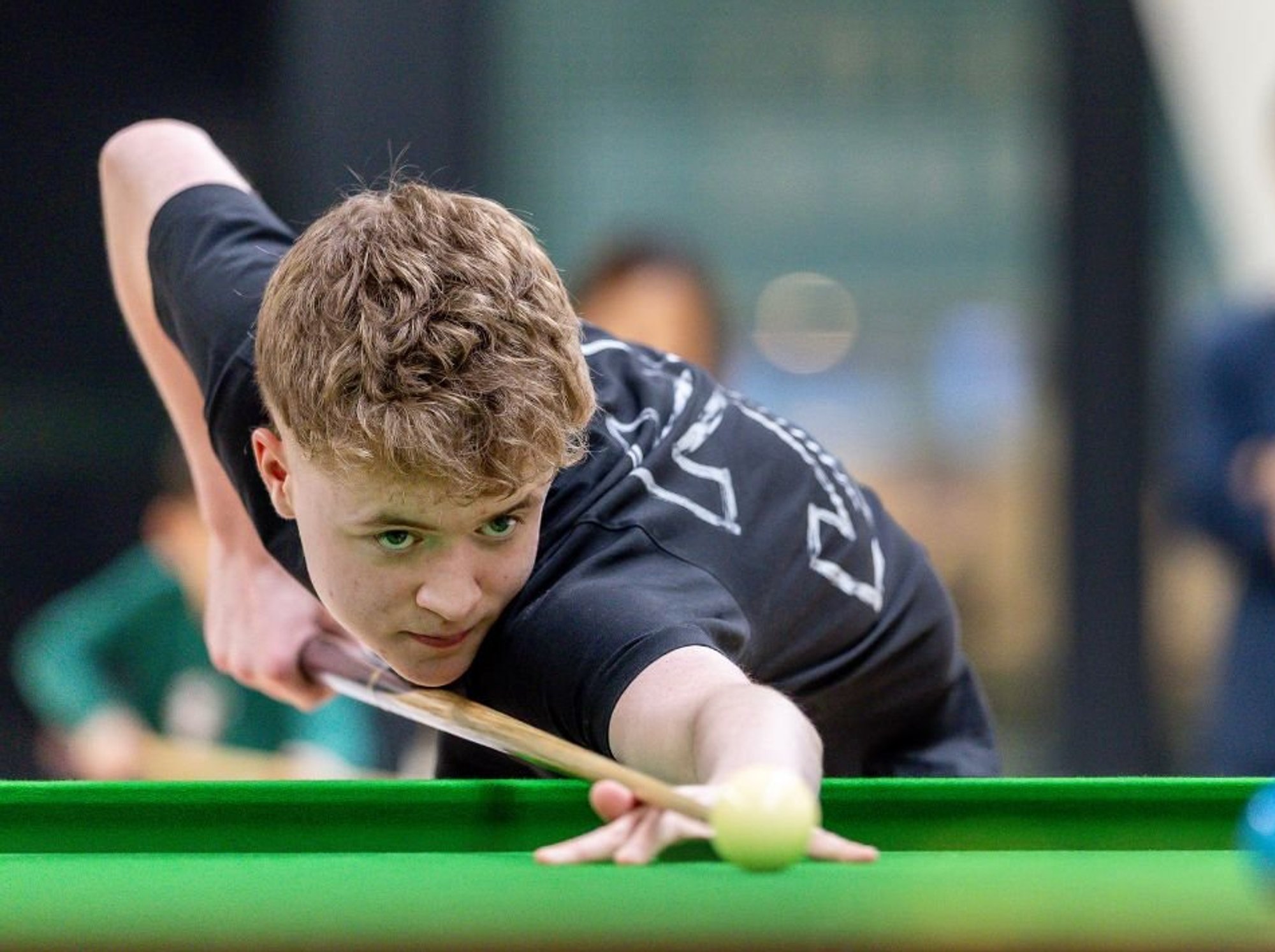 British teenage snooker star defies doctor's orders to flee hospital and secures World Championship spot