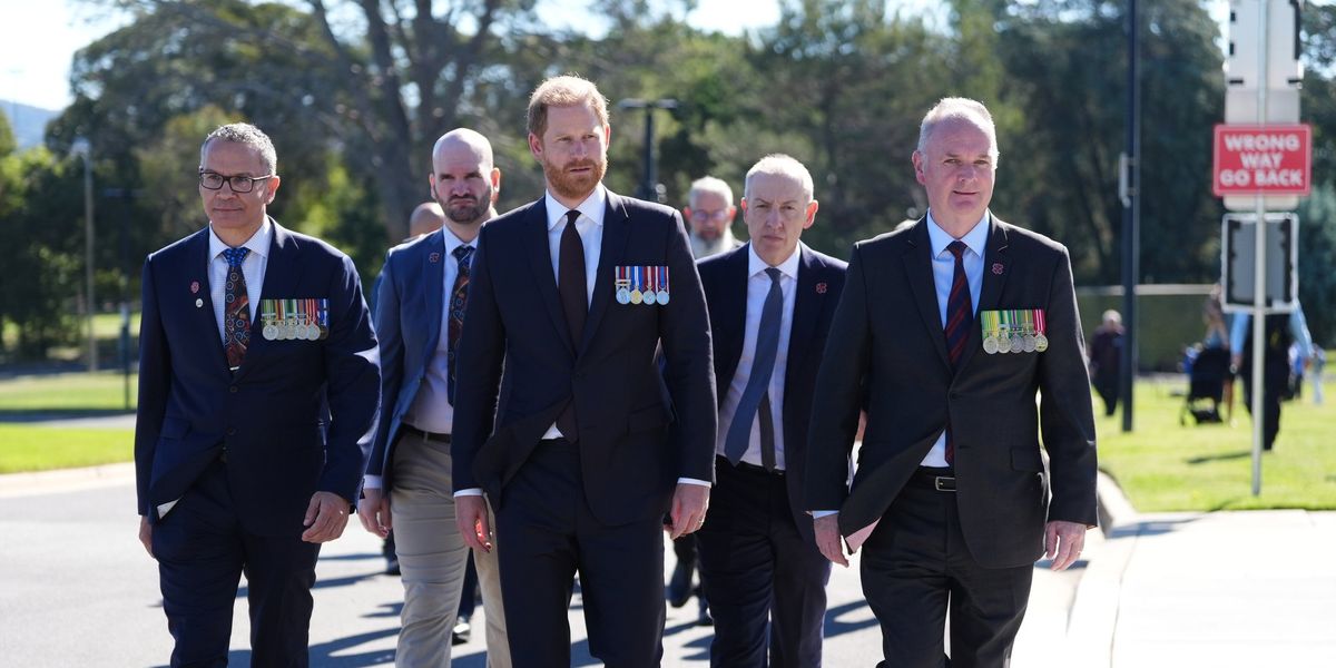 Prince Harry takes part in Aboriginal smoking ceremony as Meghan Markle absent Prince Harry takes part in Aboriginal smoking ceremony as Meghan Markle absent