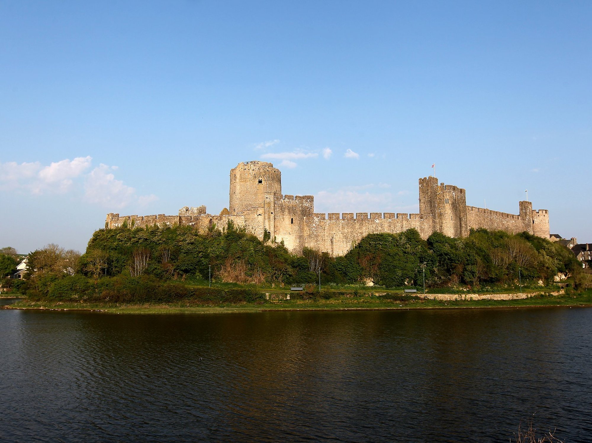 Hidden cave underneath UK castle could rewrite understanding of prehistoric Britain after 'extrem...