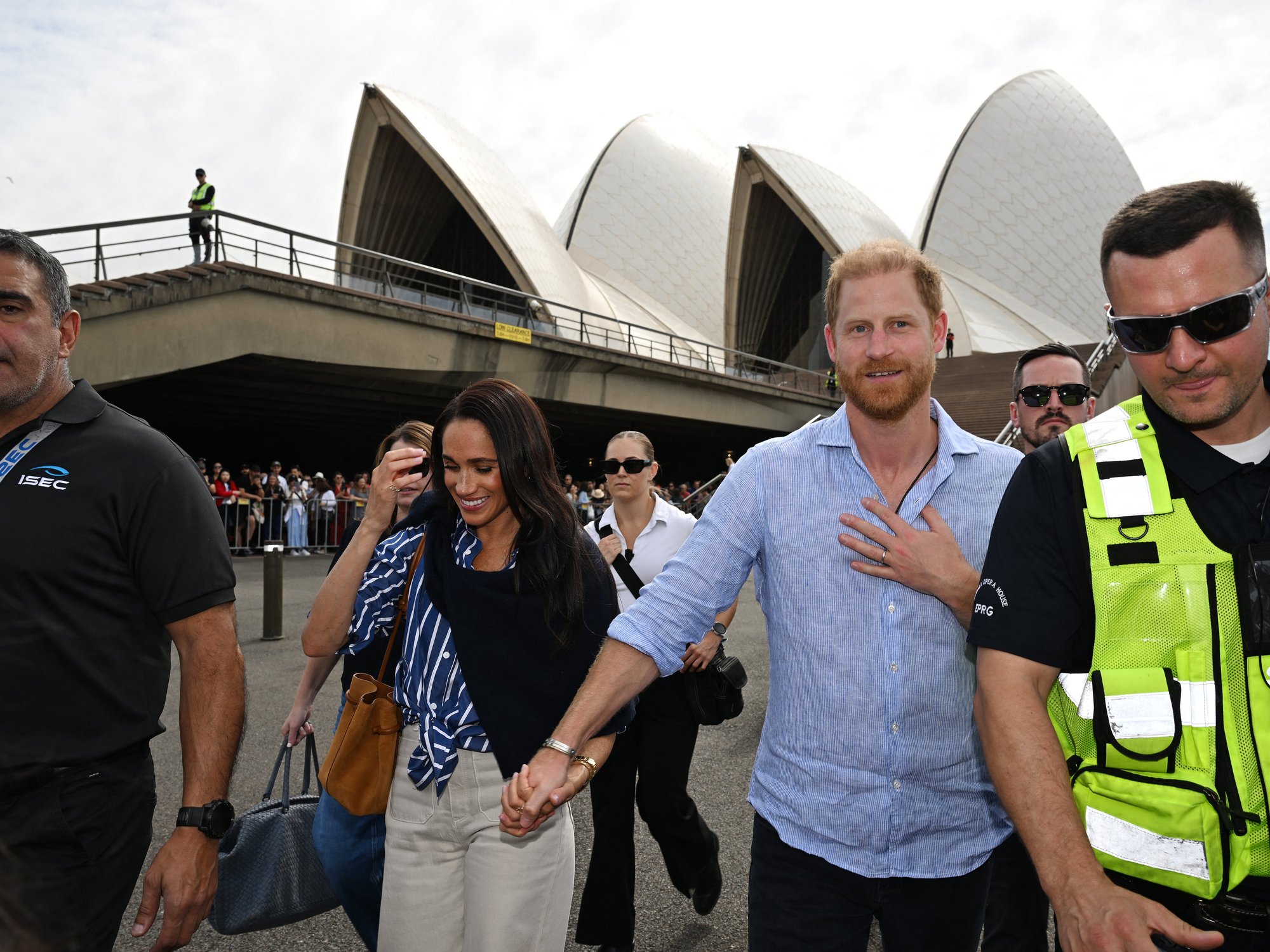 Prince Harry and Meghan Markle receive cheeky Australian gift that breaks tradition and leaves th...