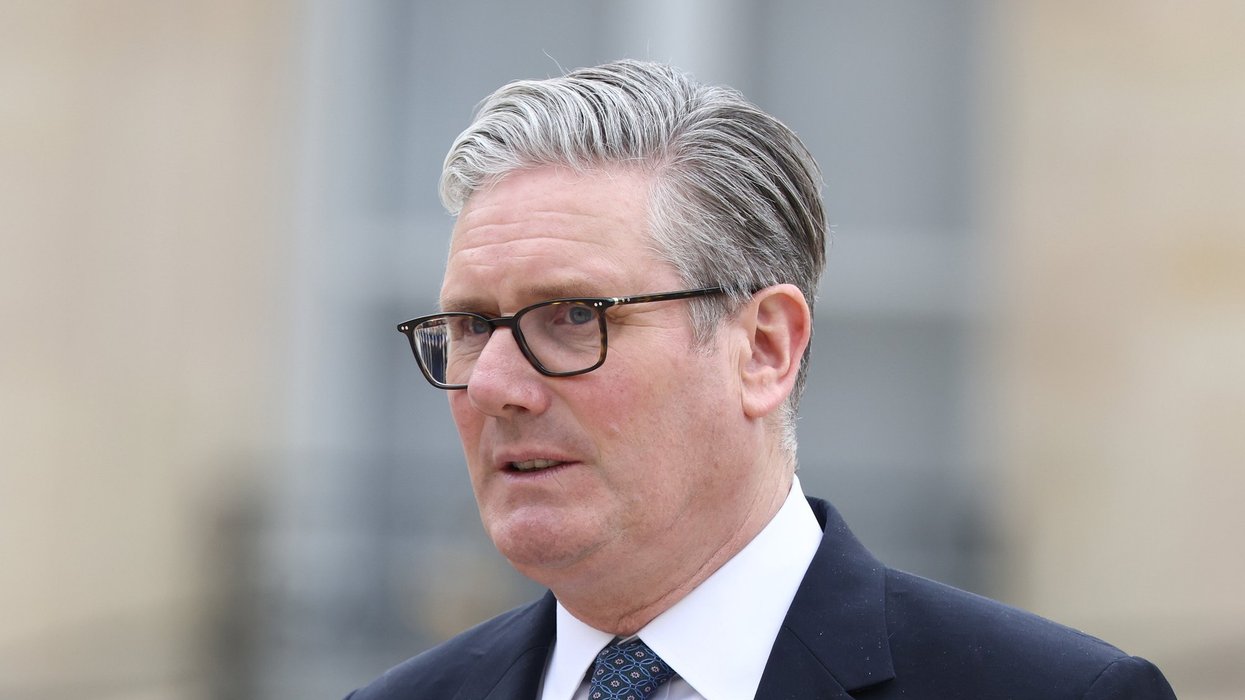 Keir Starmer's two top aides knew Lord Mandelson failed security vetting weeks ago as pressure mo...