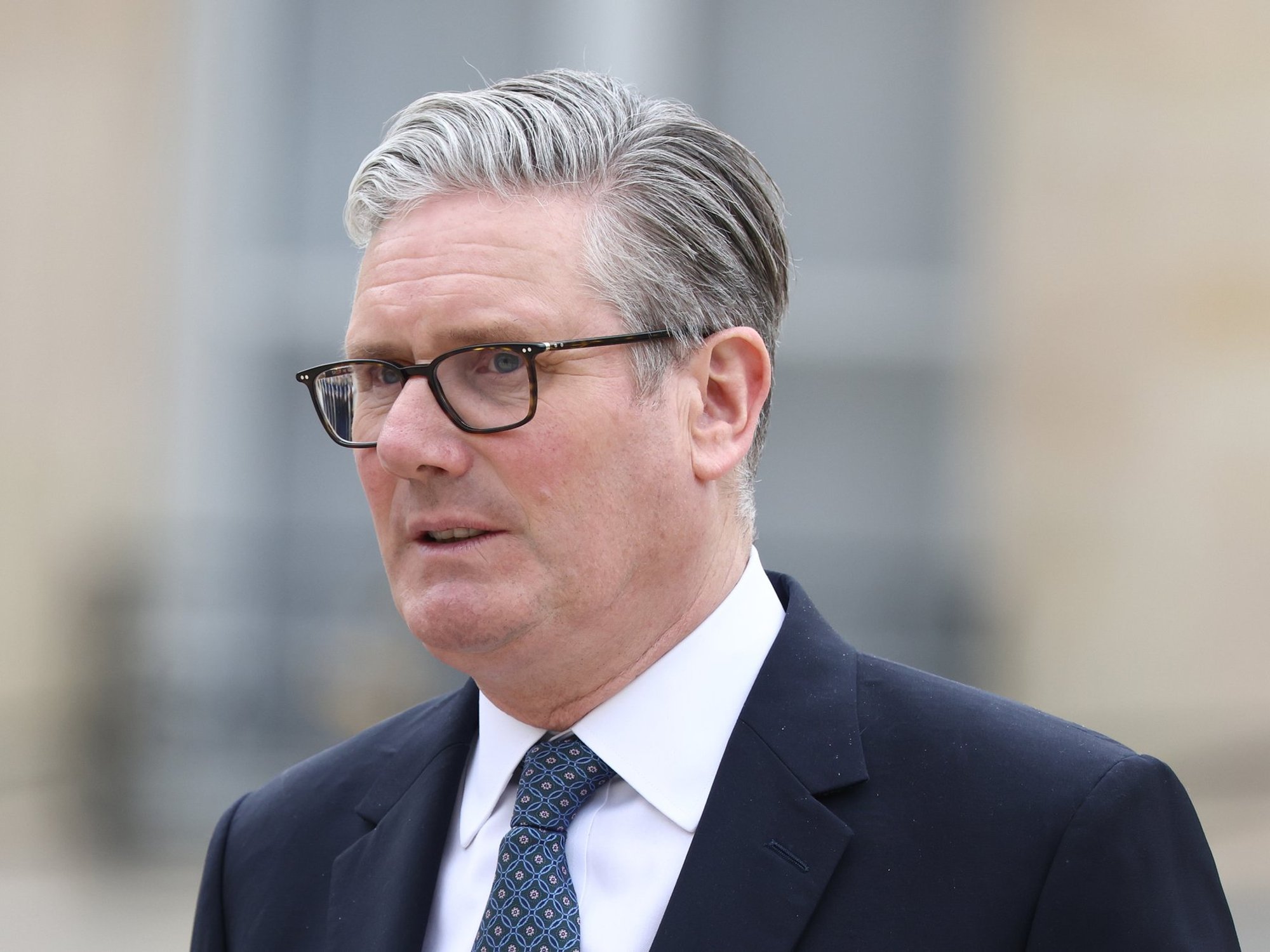 Keir Starmer's two top aides knew Lord Mandelson failed security vetting weeks ago as pressure mo...