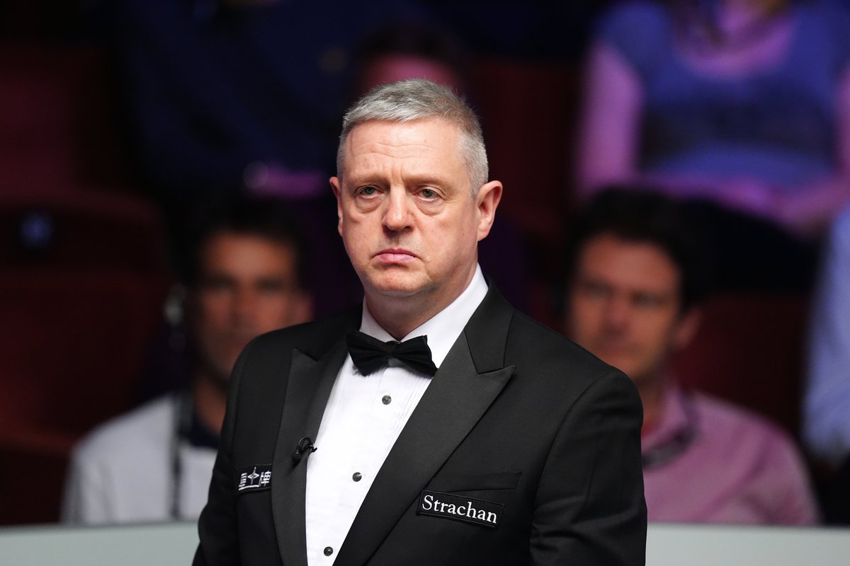 Snooker referee forced to issue apology after World Championship blunder