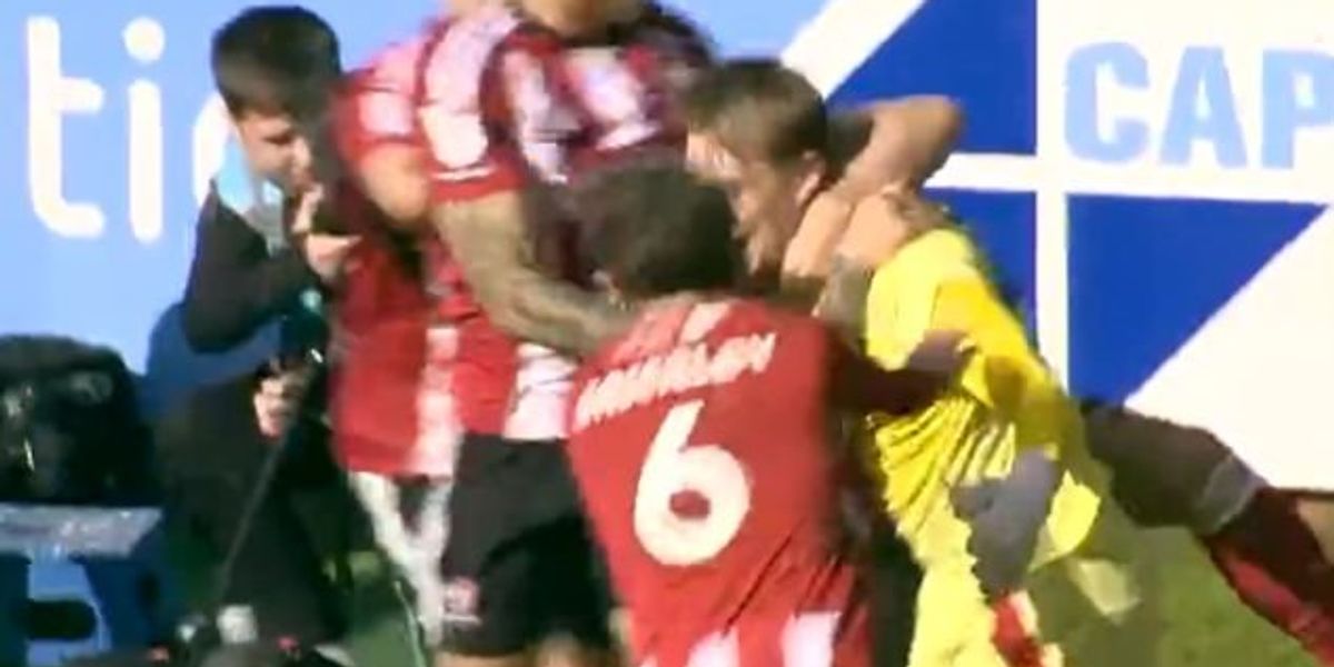 EFL match ends in chaos as goalkeeper scores in 96th minute to salvage draw EFL match ends in chaos as goalkeeper scores in 96th minute to salvage draw