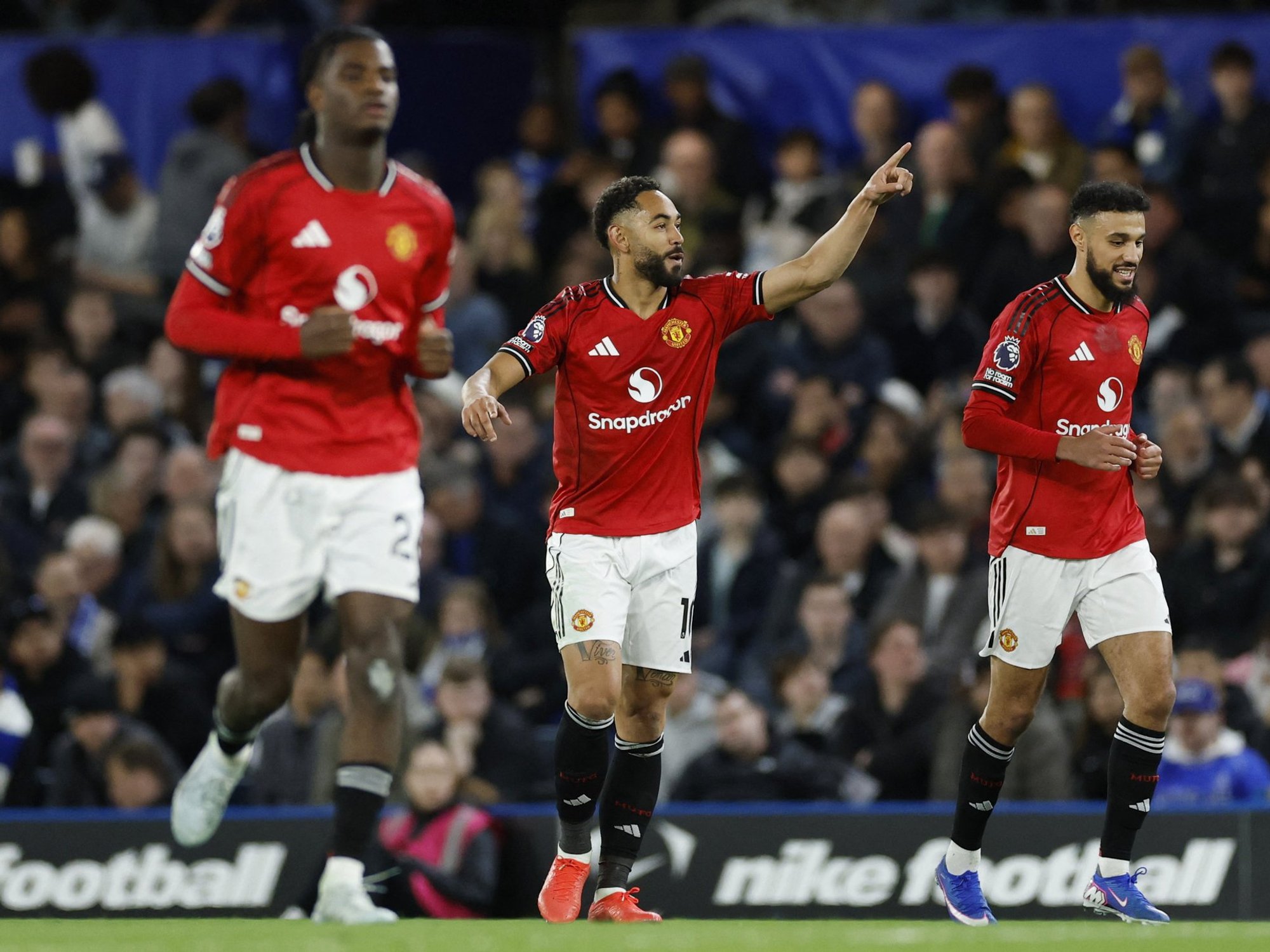 Matheus Cunha scores winner as Man Utd beat Chelsea to take another step towards Champions League