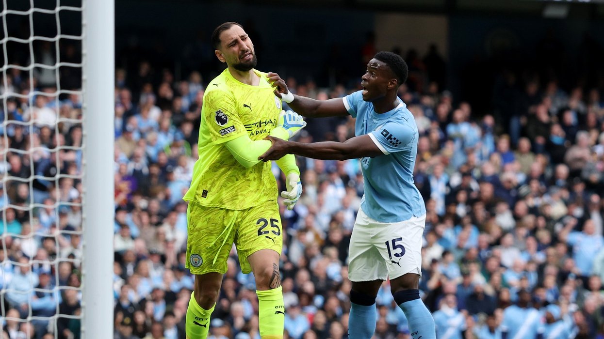 Gianluigi Donnarumma makes monumental error seconds after Man City took lead vs Arsenal