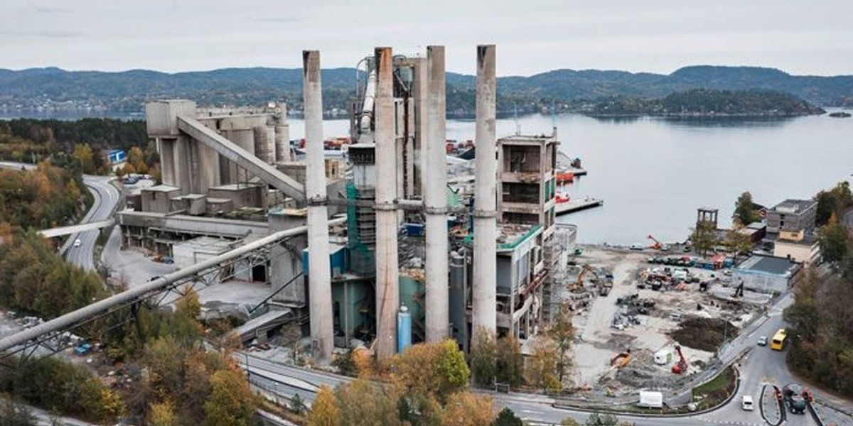 Labour’s new 125-mile gas pipeline plans met with horror as locals brand scheme ‘vandalism’ Labour’s new 125-mile gas pipeline plans met with horror as locals brand scheme ‘vandalism’