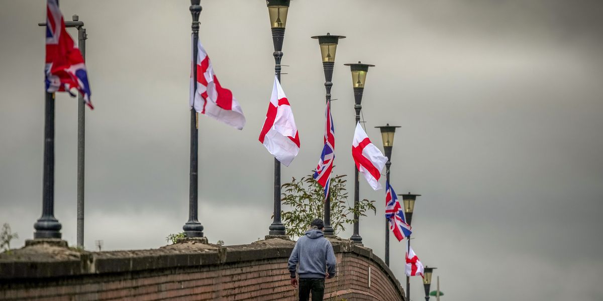 So-called ‘flag-downers’ BRAG after pulling 1,000 Union Jacks and English flags from lampposts So-called ‘flag-downers’ BRAG after pulling 1,000 Union Jacks and English flags from lampposts