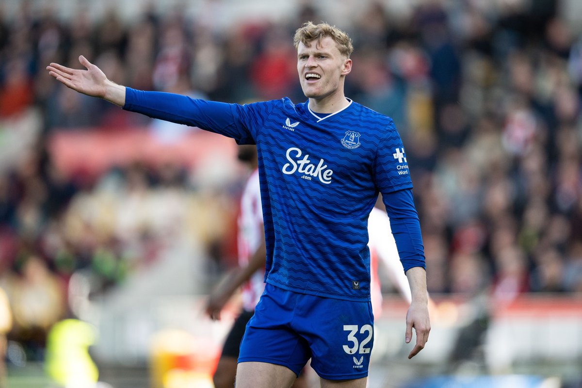 Everton star suffers World Cup heartbreak after picking up injury in Liverpool defeat