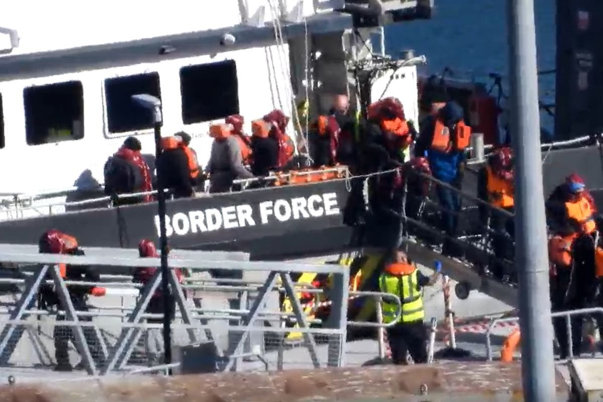 People smugglers launch migrant boats into Channel just 48 hours after Labour confirmed £662m French deal