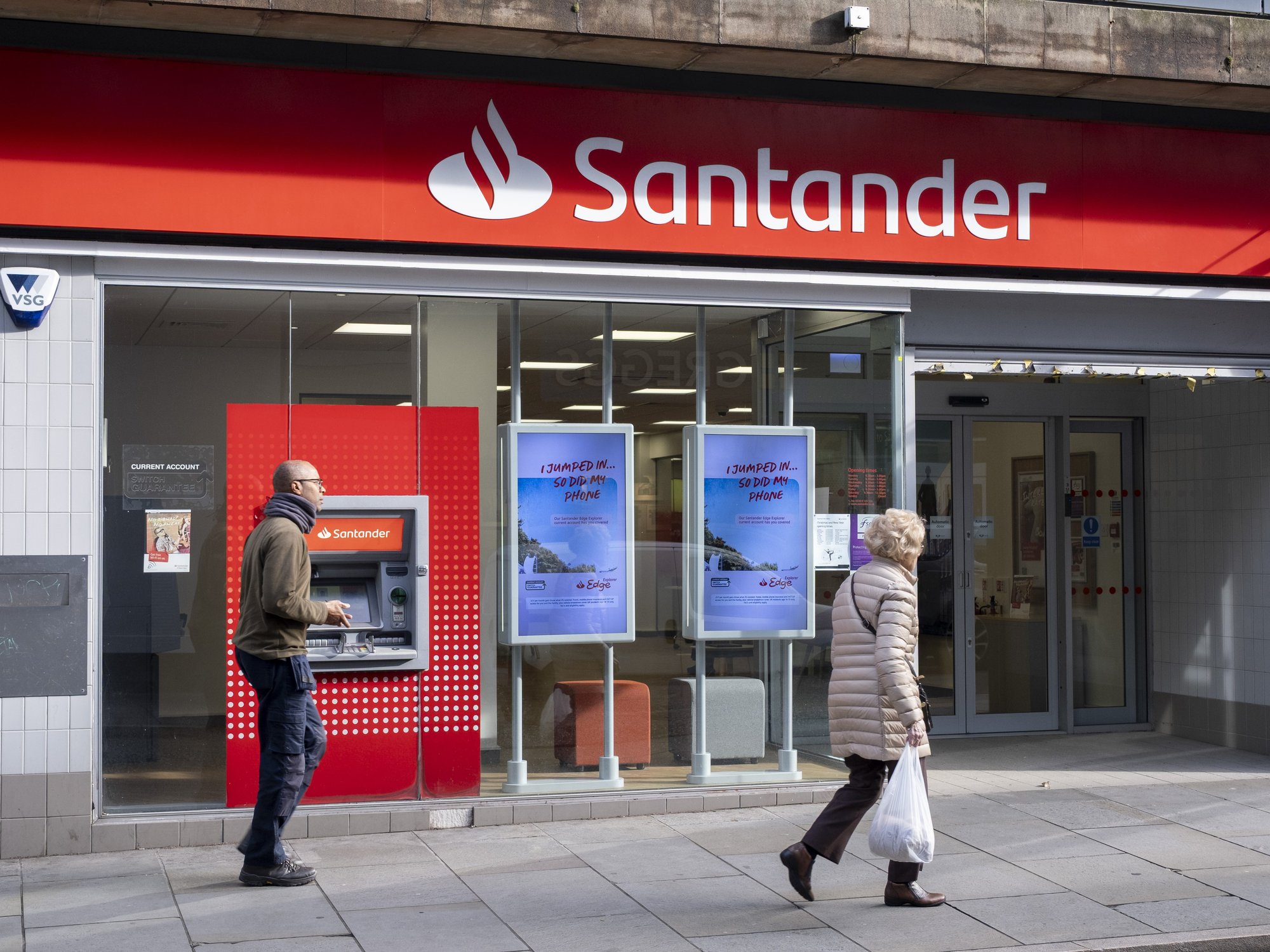 Major high street bank to pay thousands of customers £829 in compensation – Are you one of them?