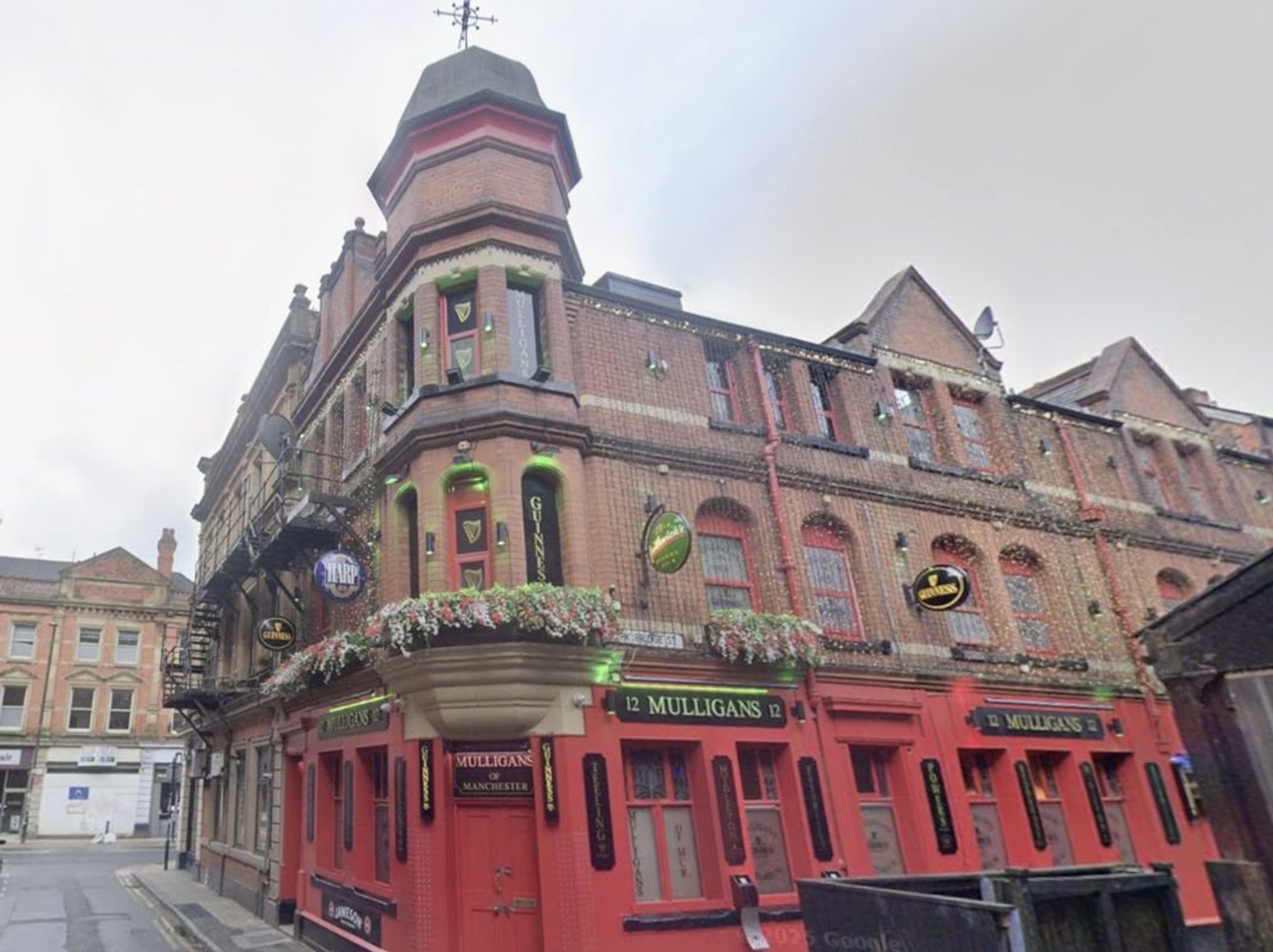 Travellers descend on popular Manchester pub to protest against decision to refuse entry