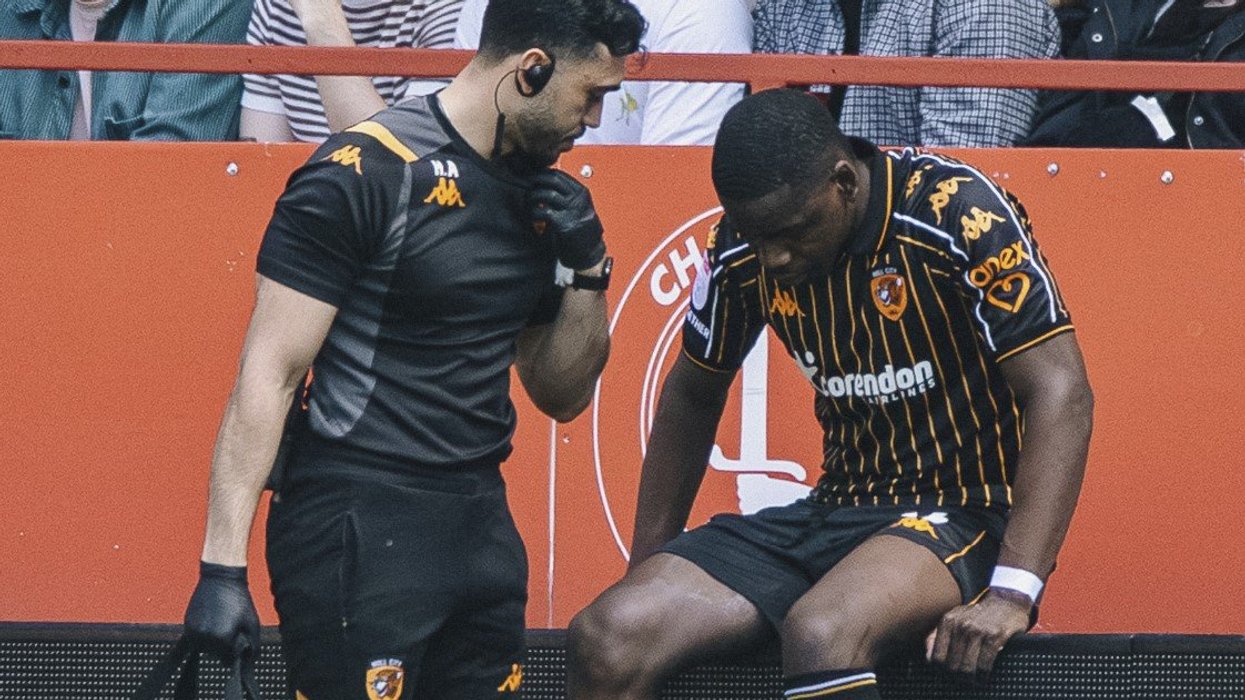 EFL star's ACL comeback ends after 10 minutes after suffering ACL injury in other leg