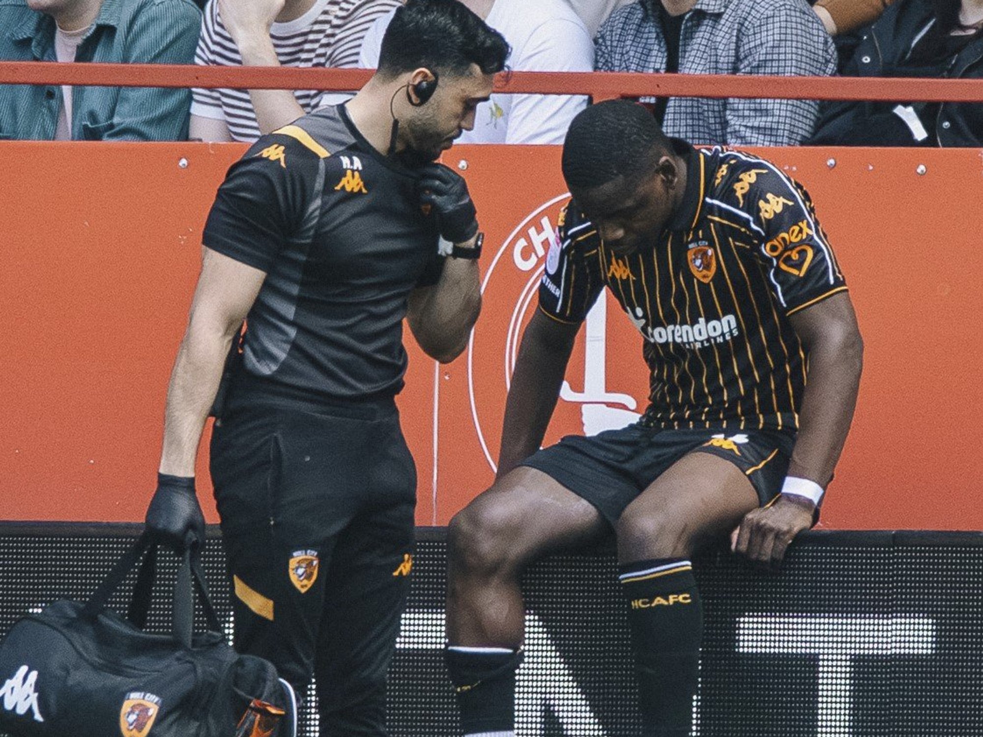 EFL star's ACL comeback ends after 10 minutes after suffering ACL injury in other leg