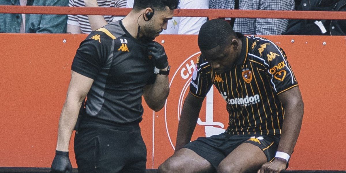 EFL star’s ACL comeback ends after 10 minutes after suffering ACL injury in other leg EFL star’s ACL comeback ends after 10 minutes after suffering ACL injury in other leg