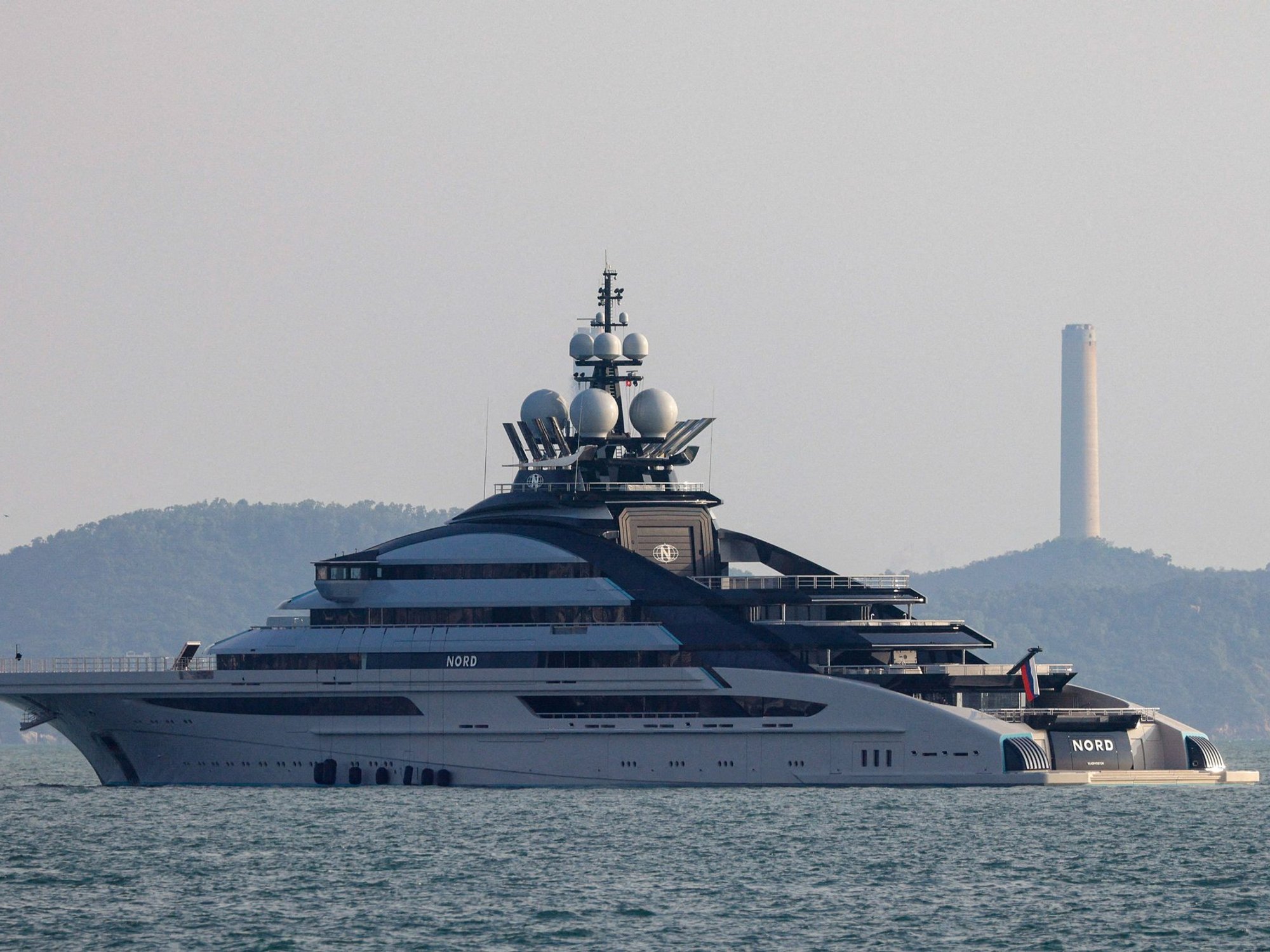 Russian superyacht slips through Strait of Hormuz despite ongoing blockade