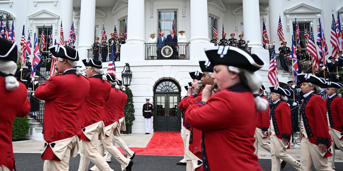 ‘Fraudster’ wanted to raise an army to invade and reclaim United States for Queen Elizabeth II ‘Fraudster’ wanted to raise an army to invade and reclaim United States for Queen Elizabeth II