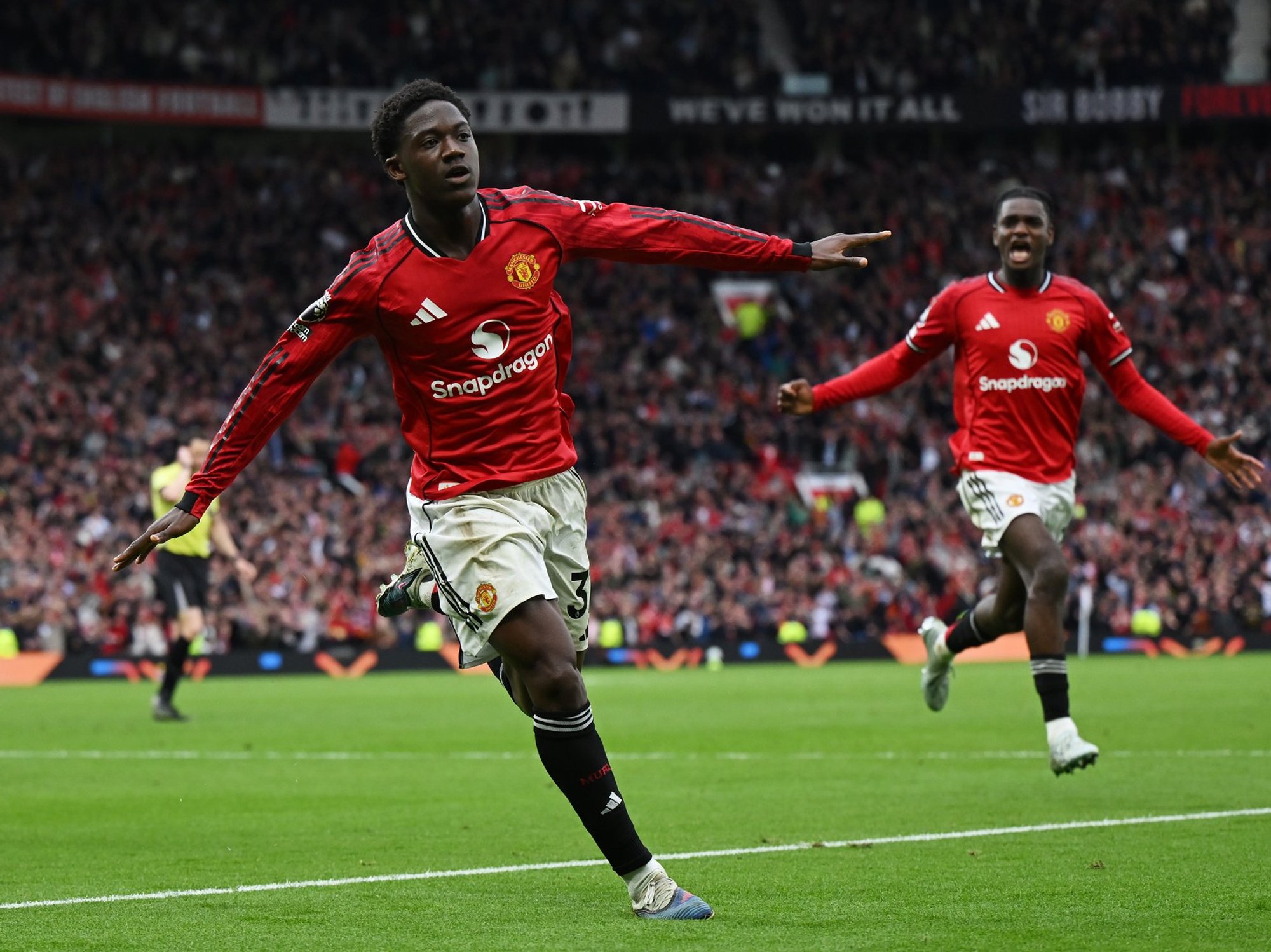 Kobbie Mainoo scores brilliant winner as Man Utd survive Liverpool comeback to qualify for Champi...