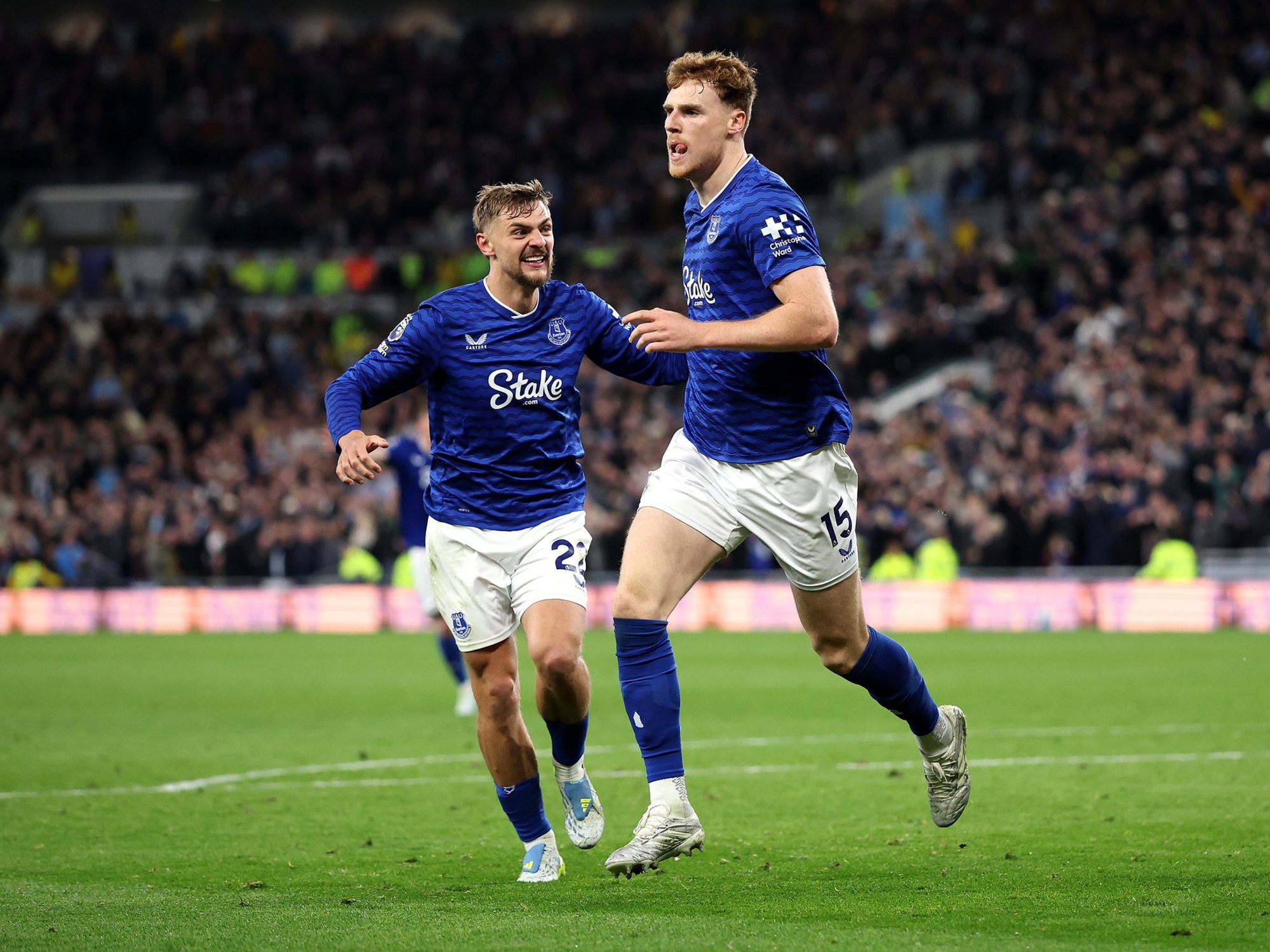 Man City star makes disastrous mistake as Everton effectively hand Arsenal Premier League title