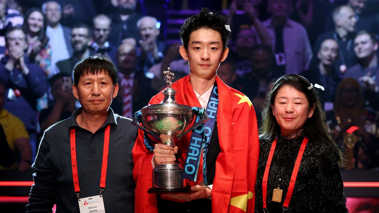 Wu Yize gives emotional interview amid mother's health issues after winning World Championship